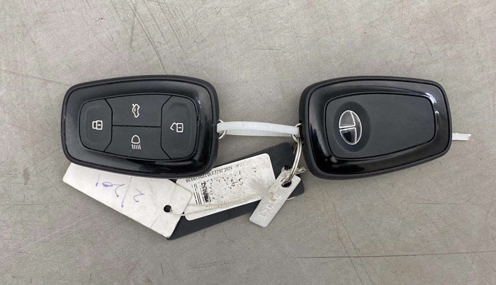2020 Tata Harrier XZ PLUS 2.0L DARK EDITION, Diesel, Manual, 60,716 km, Key Close Up