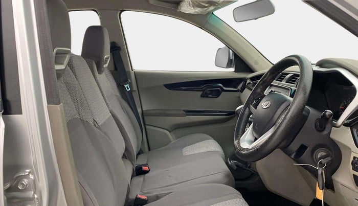 2016 Mahindra Kuv100 K6 PLUS 6 STR, Petrol, Manual, 69,103 km, Right Side Front Door Cabin