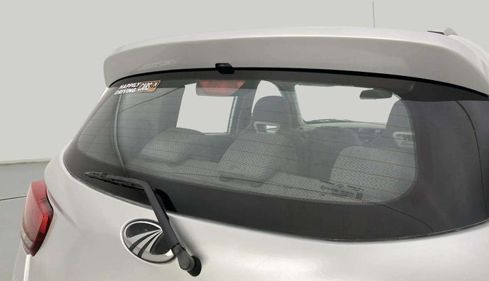 2016 Mahindra Kuv100 K6 PLUS 6 STR, Petrol, Manual, 69,103 km, Rear Wiper