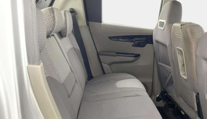 2016 Mahindra Kuv100 K6 PLUS 6 STR, Petrol, Manual, 69,103 km, Right Side Rear Door Cabin
