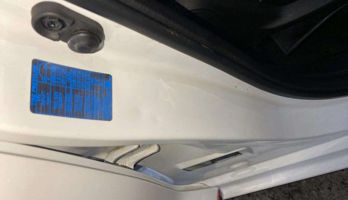 2024 Maruti Swift VXi (O) AMT, Petrol, Automatic, 12,153 km, Right B pillar - Slightly dented