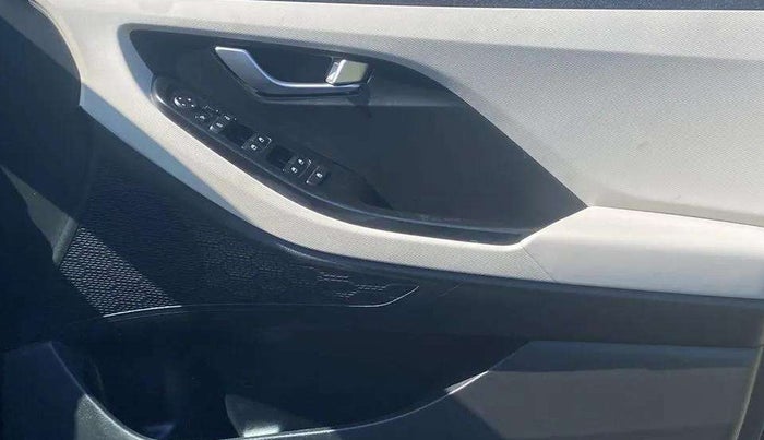 2023 Hyundai Creta SX 1.5 PETROL, Petrol, Manual, 14,836 km, Driver Side Door Panels Control