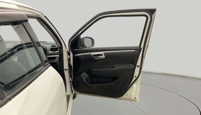 2017 Maruti Swift VXI, Petrol, Manual, 68,300 km, RHS Front Door