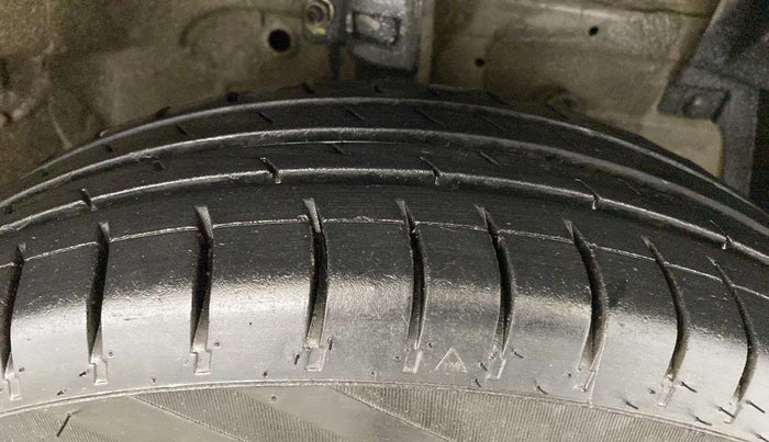 2017 Maruti Swift VXI, Petrol, Manual, 68,300 km, Right Front Tyre Tread