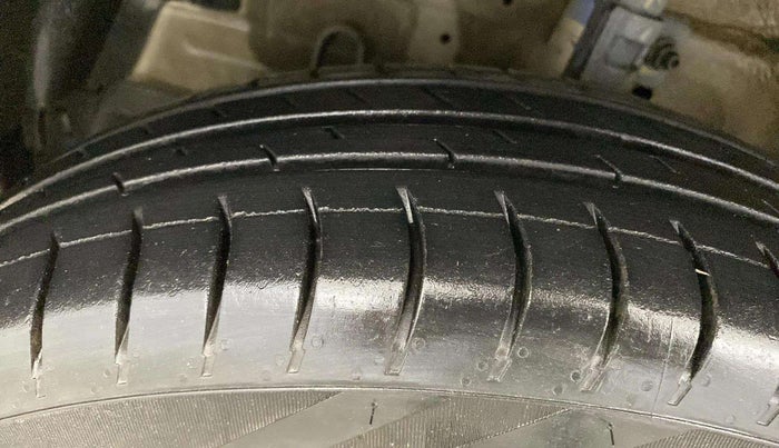 2017 Maruti Swift VXI, Petrol, Manual, 68,300 km, Left Front Tyre Tread