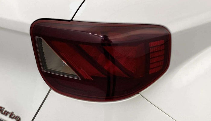 2021 Hyundai VENUE SX 1.0 (O) TURBO IMT, Petrol, Manual, 55,087 km, Right tail light - Minor scratches