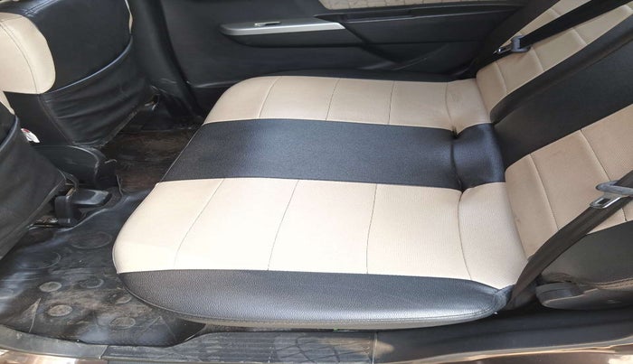 2015 Maruti Wagon R 1.0 VXI, Petrol, Manual, 12,157 km, Second-row left seat - Belt buckle missing