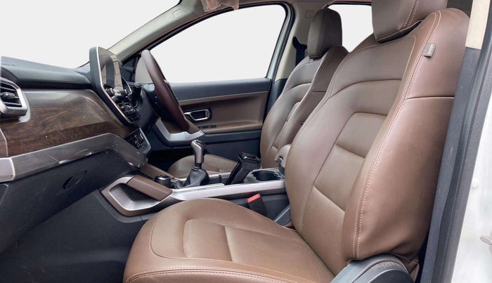 2021 Tata Harrier XZ PLUS 2.0L, Diesel, Manual, 96,192 km, Right Side Front Door Cabin