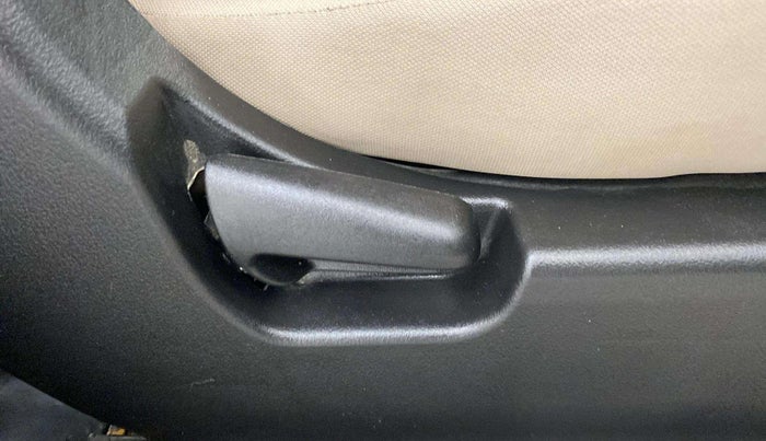 2018 Maruti Wagon R 1.0 VXI, Petrol, Manual, 34,297 km, Driver Side Adjustment Panel