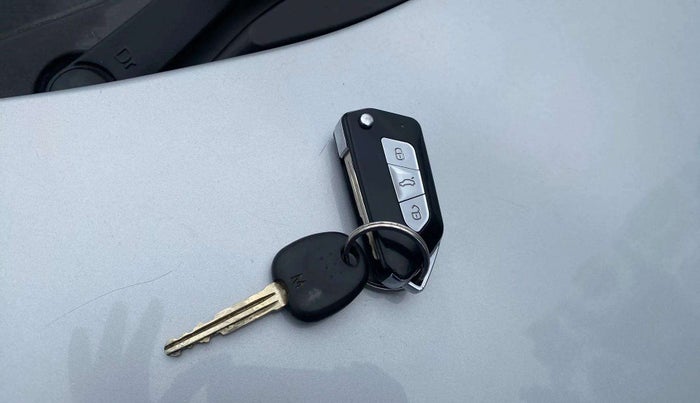 2017 Hyundai Eon ERA +, Petrol, Manual, 44,832 km, Key Close Up