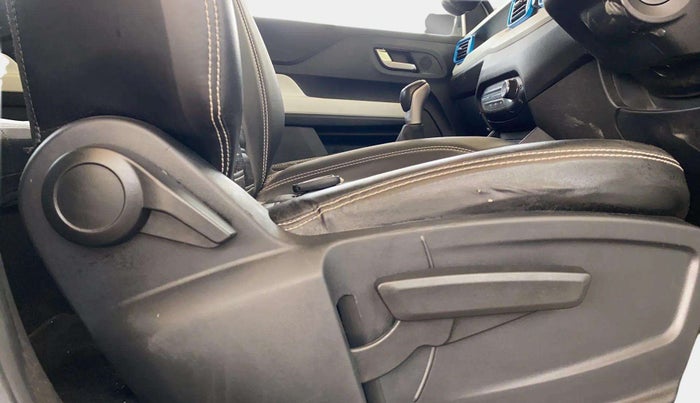 2022 Tata PUNCH CREATIVE  MT, Petrol, Manual, 13,781 km, Driver Side Adjustment Panel