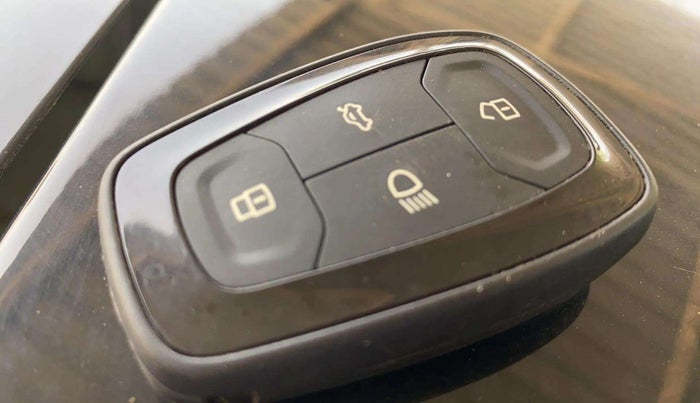 2022 Tata PUNCH CREATIVE  MT, Petrol, Manual, 13,781 km, Key Close Up