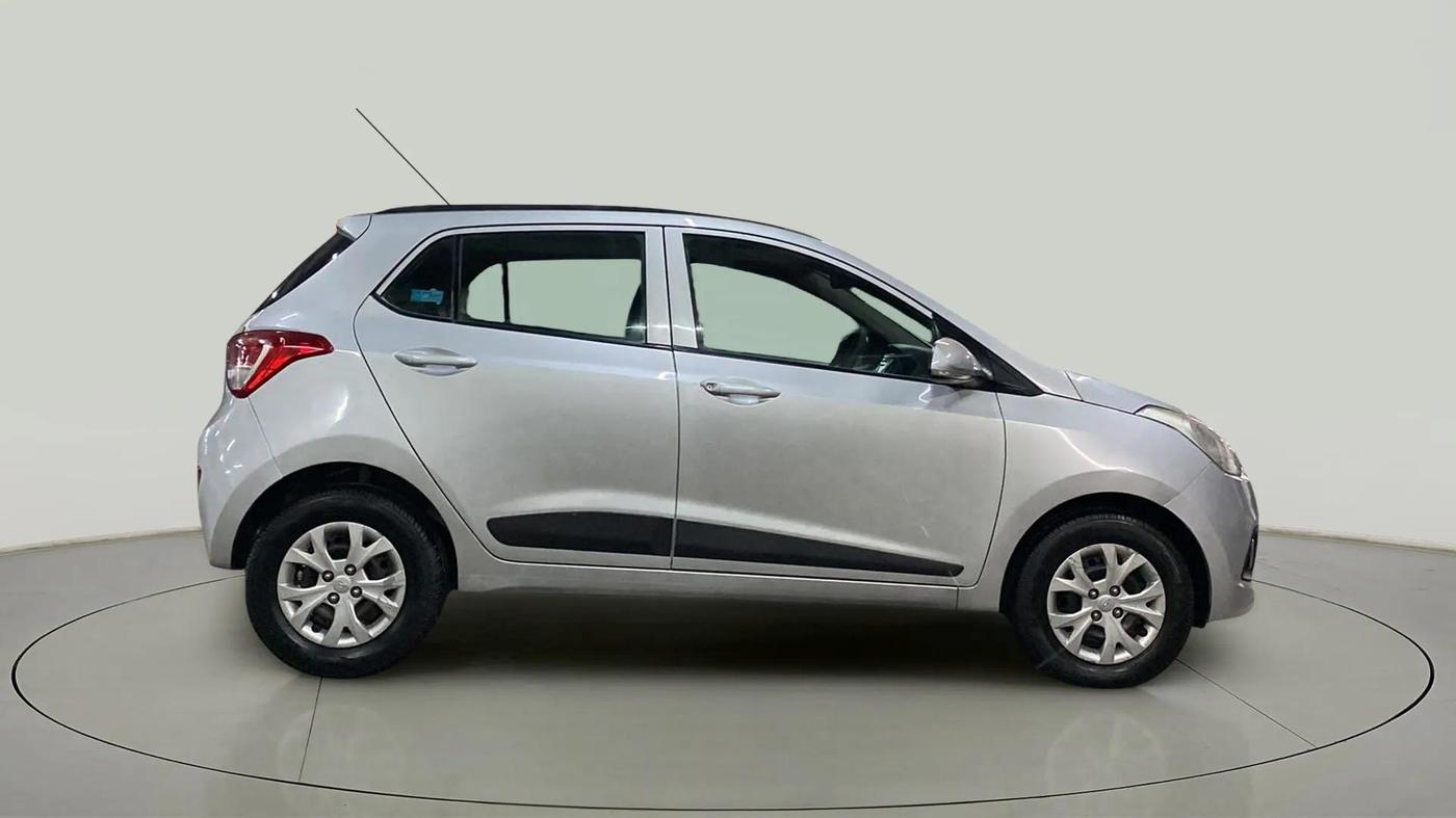 2016 Hyundai Grand i10 SPORTZ 1.1 CRDI, Diesel, Manual, 96,320 km, Right Side View