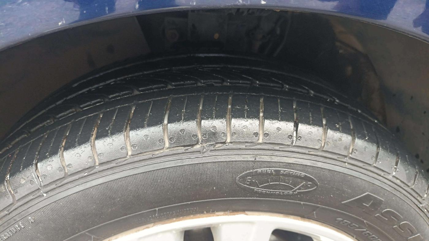 2013 Volkswagen Polo HIGHLINE1.2L, Petrol, Manual, 52,905 km, Right Rear Tyre Tread