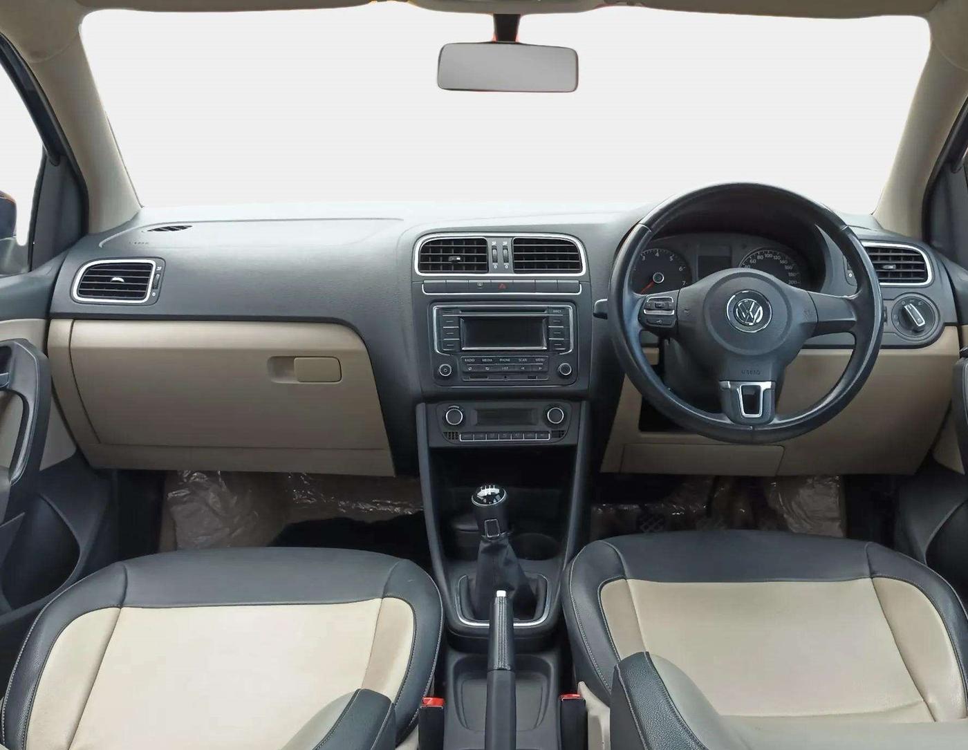 2013 Volkswagen Polo HIGHLINE1.2L, Petrol, Manual, 52,905 km, Dashboard