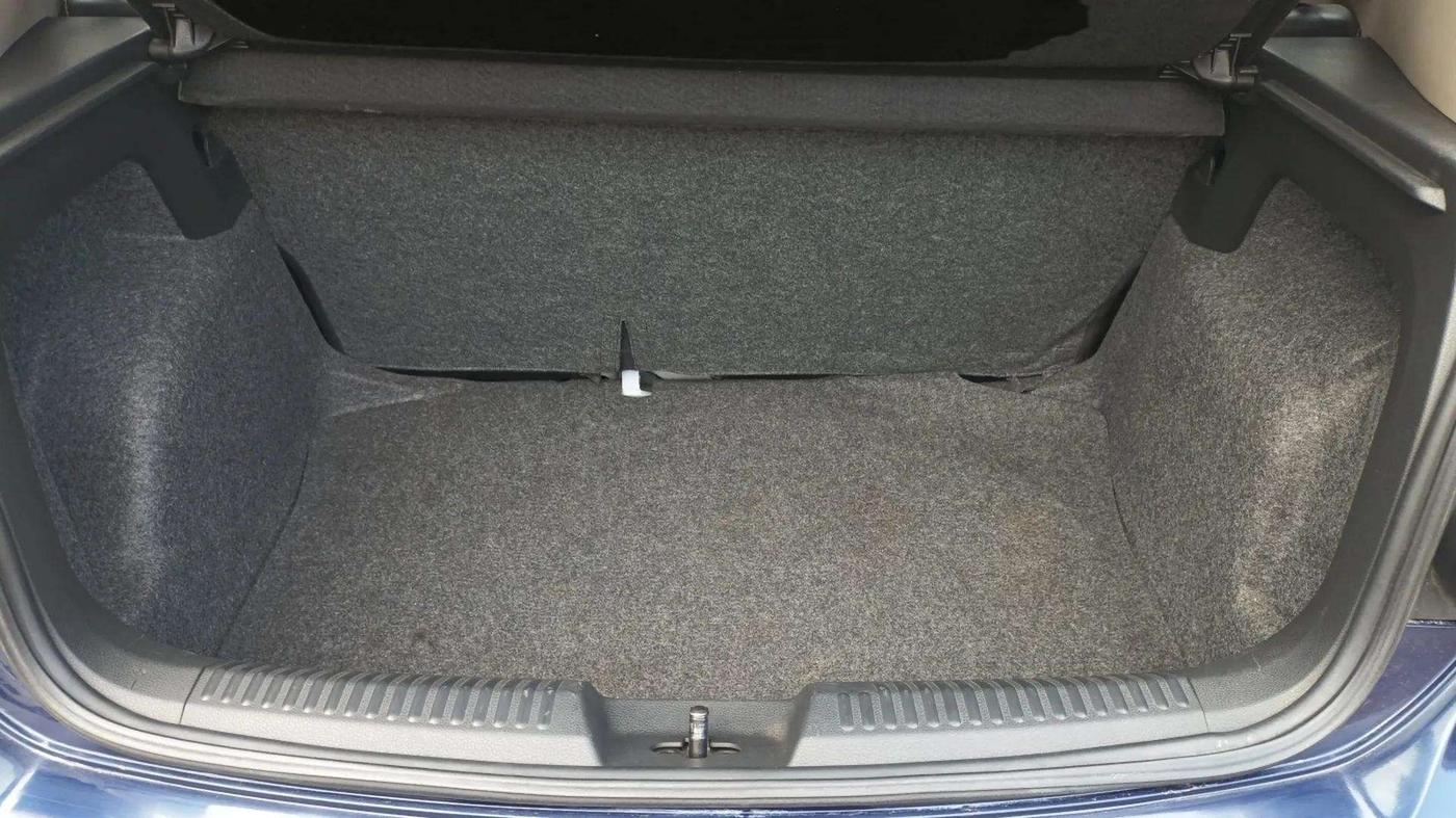 2013 Volkswagen Polo HIGHLINE1.2L, Petrol, Manual, 52,905 km, Boot Open Zoomed View