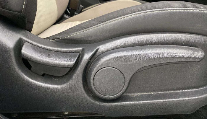 2019 Hyundai Elite i20 SPORTZ PLUS 1.2, Petrol, Manual, 22,633 km, Driver Side Adjustment Panel