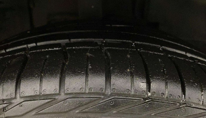 2022 Tata NEXON XZA PLUS KAZIRANGA PETROL, Petrol, Automatic, 28,898 km, Right Front Tyre Tread