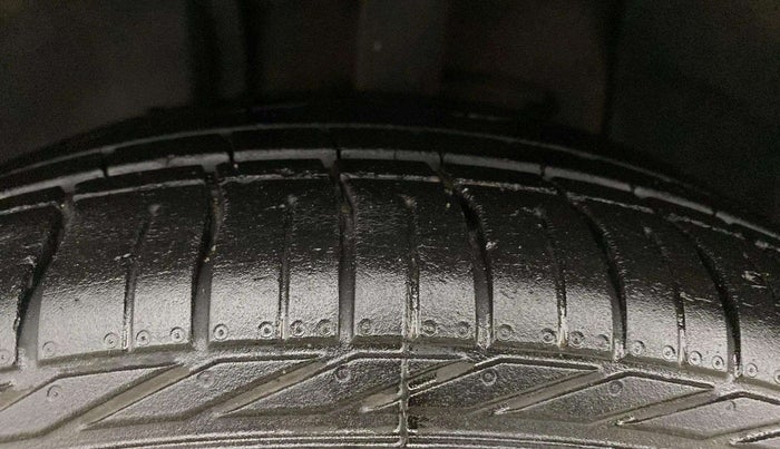 2022 Tata NEXON XZA PLUS KAZIRANGA PETROL, Petrol, Automatic, 28,898 km, Left Front Tyre Tread
