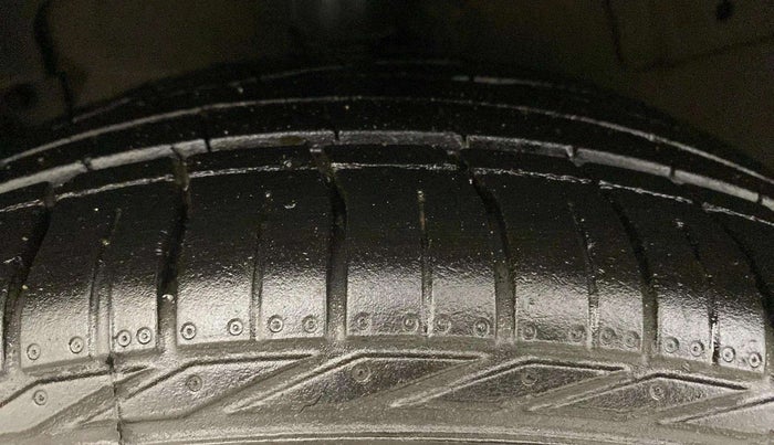 2022 Tata NEXON XZA PLUS KAZIRANGA PETROL, Petrol, Automatic, 28,898 km, Right Rear Tyre Tread