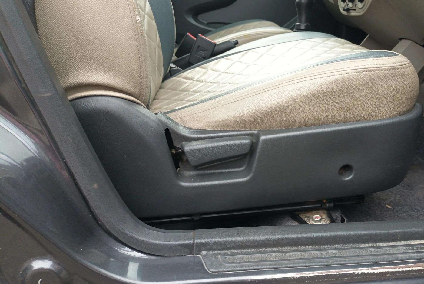 2015 Maruti Alto K10 VXI, Petrol, Manual, 34,237 km, Driver Side Adjustment Panel