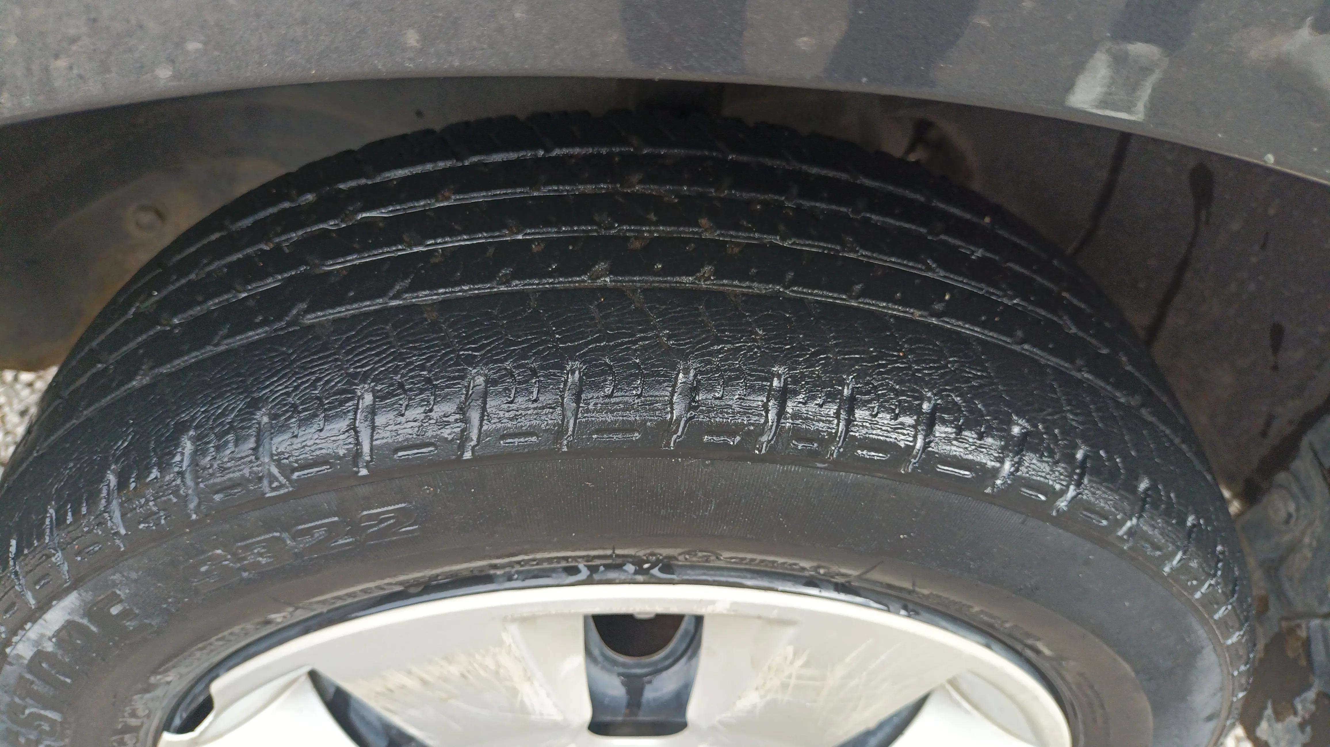 LHS-Front-Tyre-Tread-20