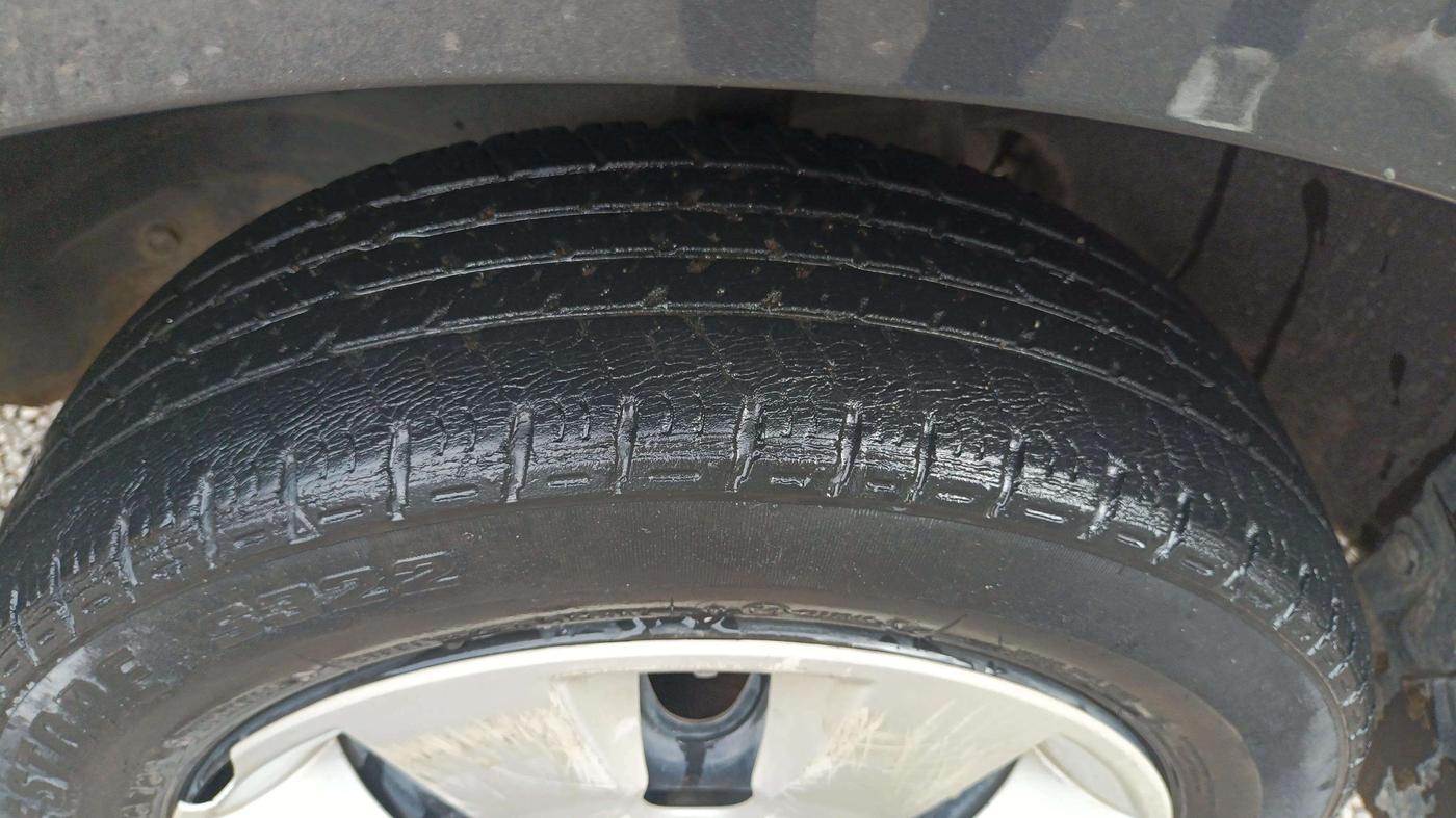 2015 Maruti Alto K10 VXI, Petrol, Manual, 34,237 km, Left Front Tyre Tread