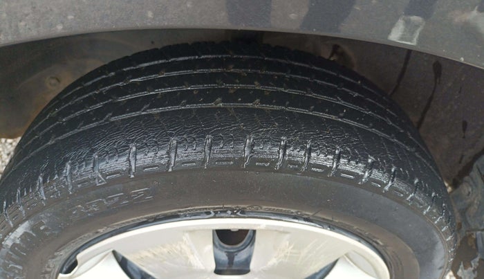 2015 Maruti Alto K10 VXI, Petrol, Manual, 34,237 km, Left Front Tyre Tread