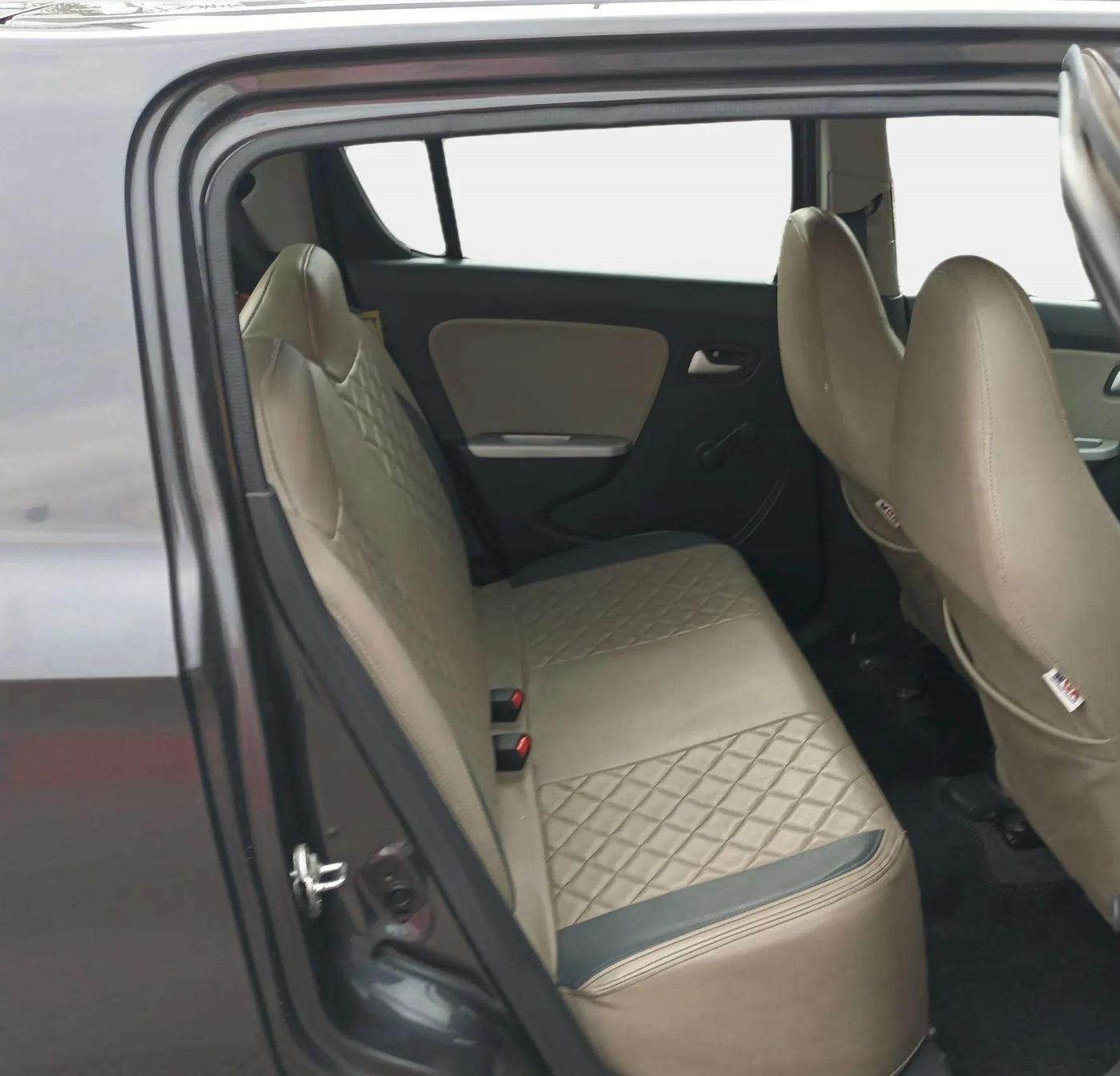 2015 Maruti Alto K10 VXI, Petrol, Manual, 34,237 km, Right Side Rear Door Cabin