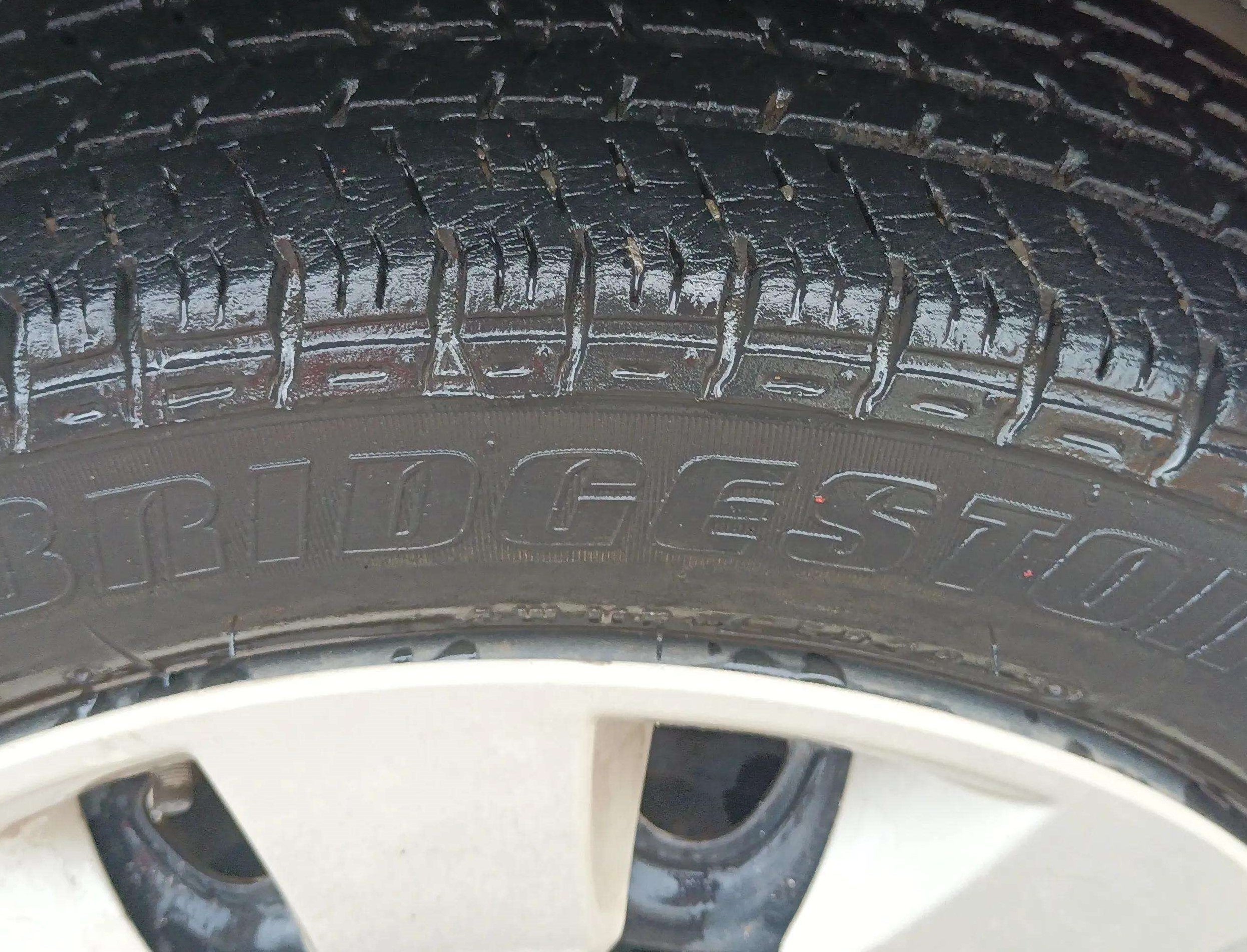 RHS-Rear-Tyre-Tread-19