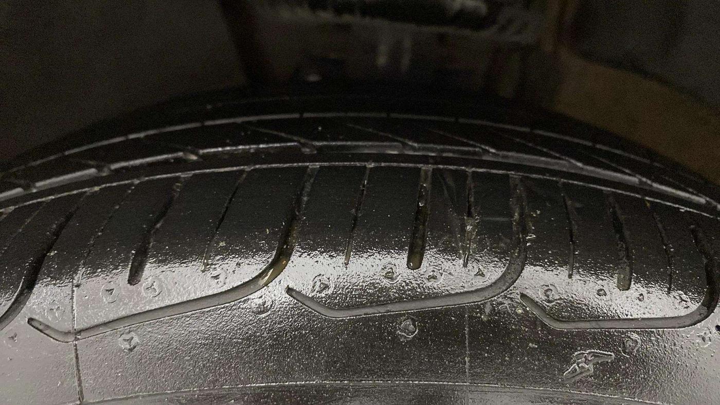 2020 Volkswagen Polo HIGHLINE PLUS 1.0L TSI, Petrol, Manual, 66,668 km, Left Front Tyre Tread