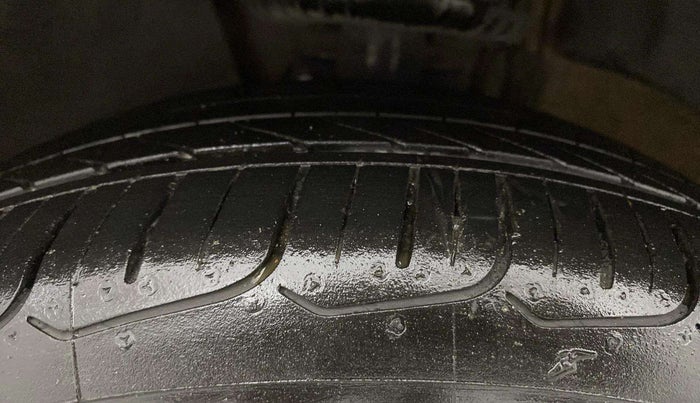 2020 Volkswagen Polo HIGHLINE PLUS 1.0L TSI, Petrol, Manual, 66,371 km, Left Front Tyre Tread