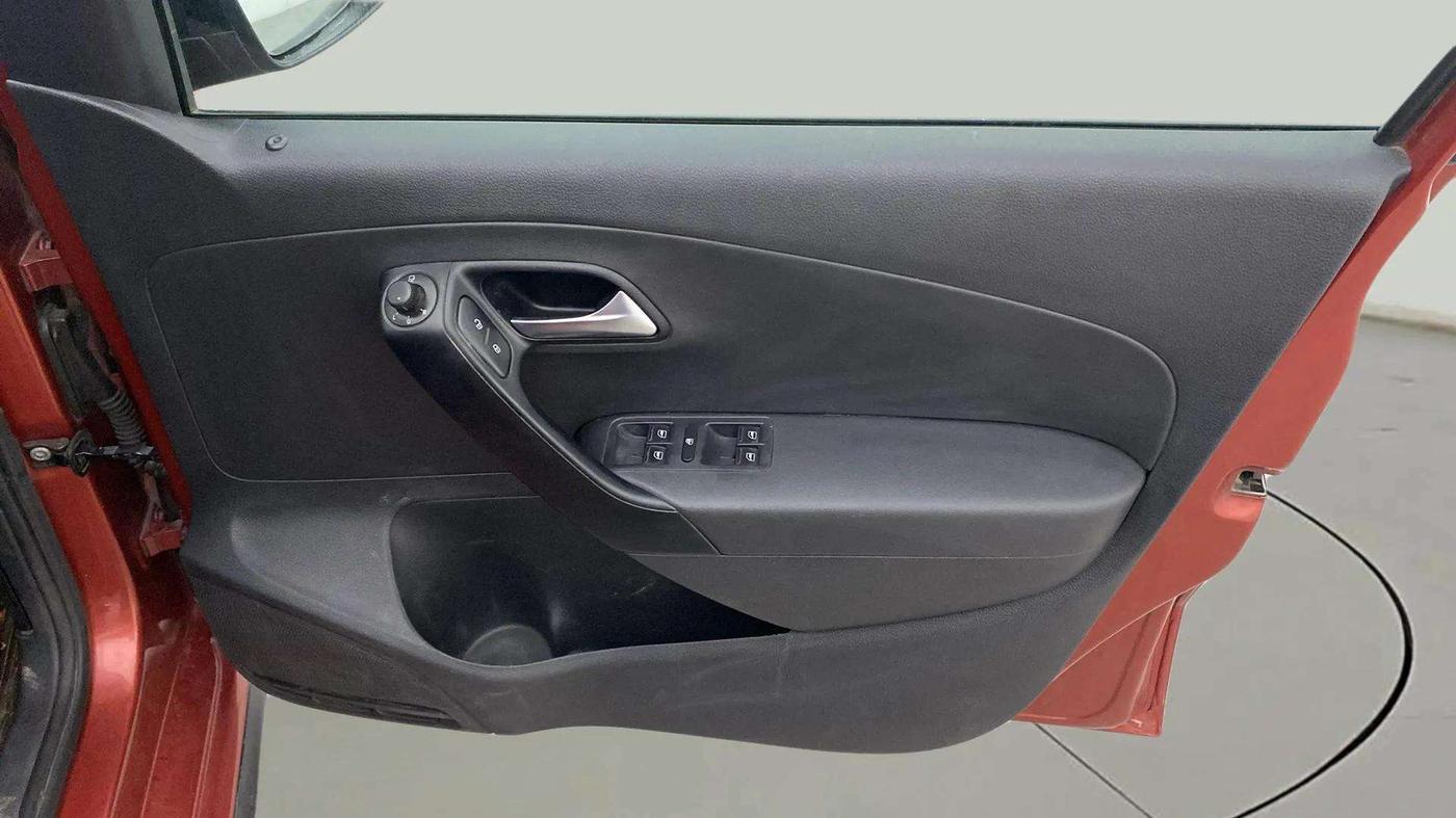 2020 Volkswagen Polo HIGHLINE PLUS 1.0L TSI, Petrol, Manual, 66,668 km, Driver Side Door Panels Control