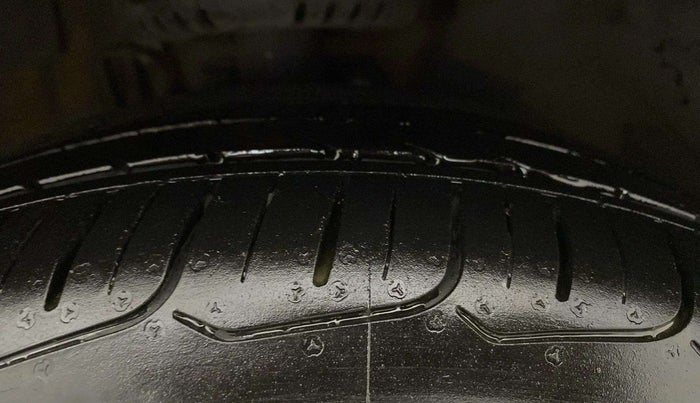 2020 Volkswagen Polo HIGHLINE PLUS 1.0L TSI, Petrol, Manual, 66,371 km, Right Front Tyre Tread