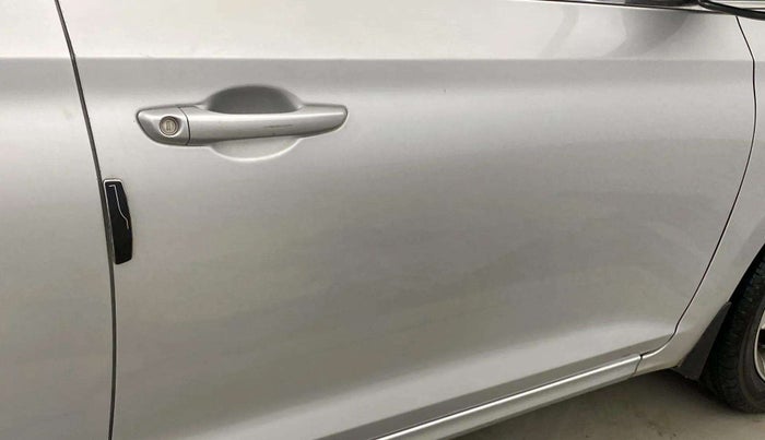 2018 Hyundai Verna 1.6 VTVT SX, Petrol, Manual, 48,630 km, Driver-side door - Minor scratches