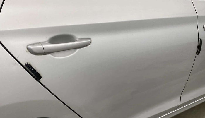 2018 Hyundai Verna 1.6 VTVT SX, Petrol, Manual, 48,630 km, Right rear door - Minor scratches