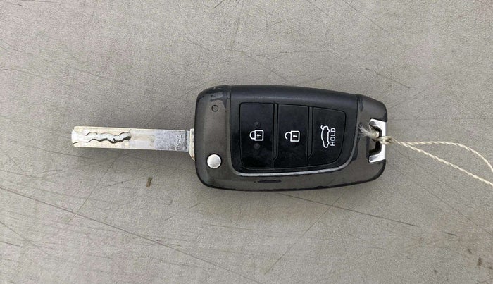 2018 Hyundai Verna 1.6 VTVT SX, Petrol, Manual, 48,630 km, Key Close Up
