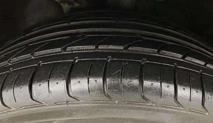 2018 Hyundai Verna 1.6 VTVT SX, Petrol, Manual, 48,630 km, Left Front Tyre Tread