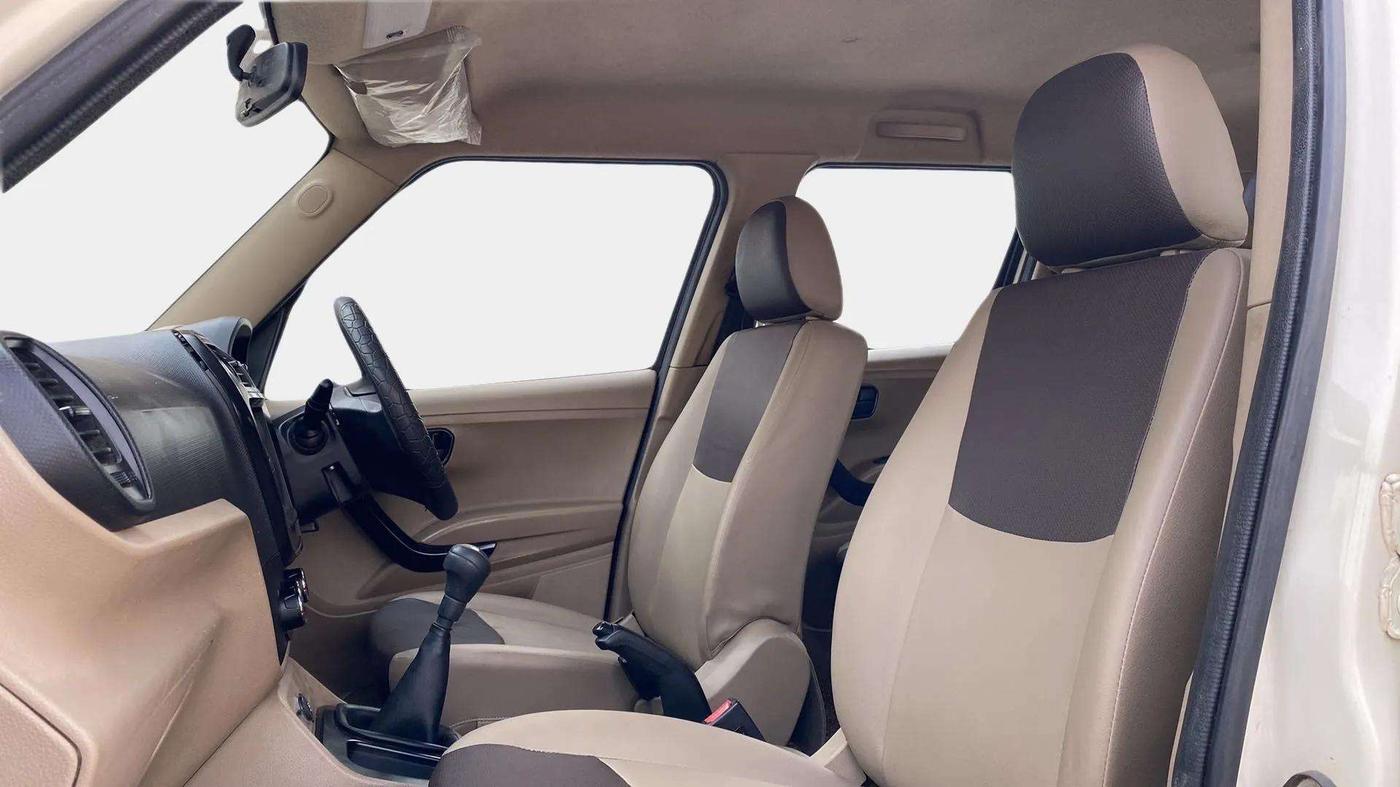 2021 Mahindra BOLERO NEO N 4, Diesel, Manual, 28,331 km, Right Side Front Door Cabin