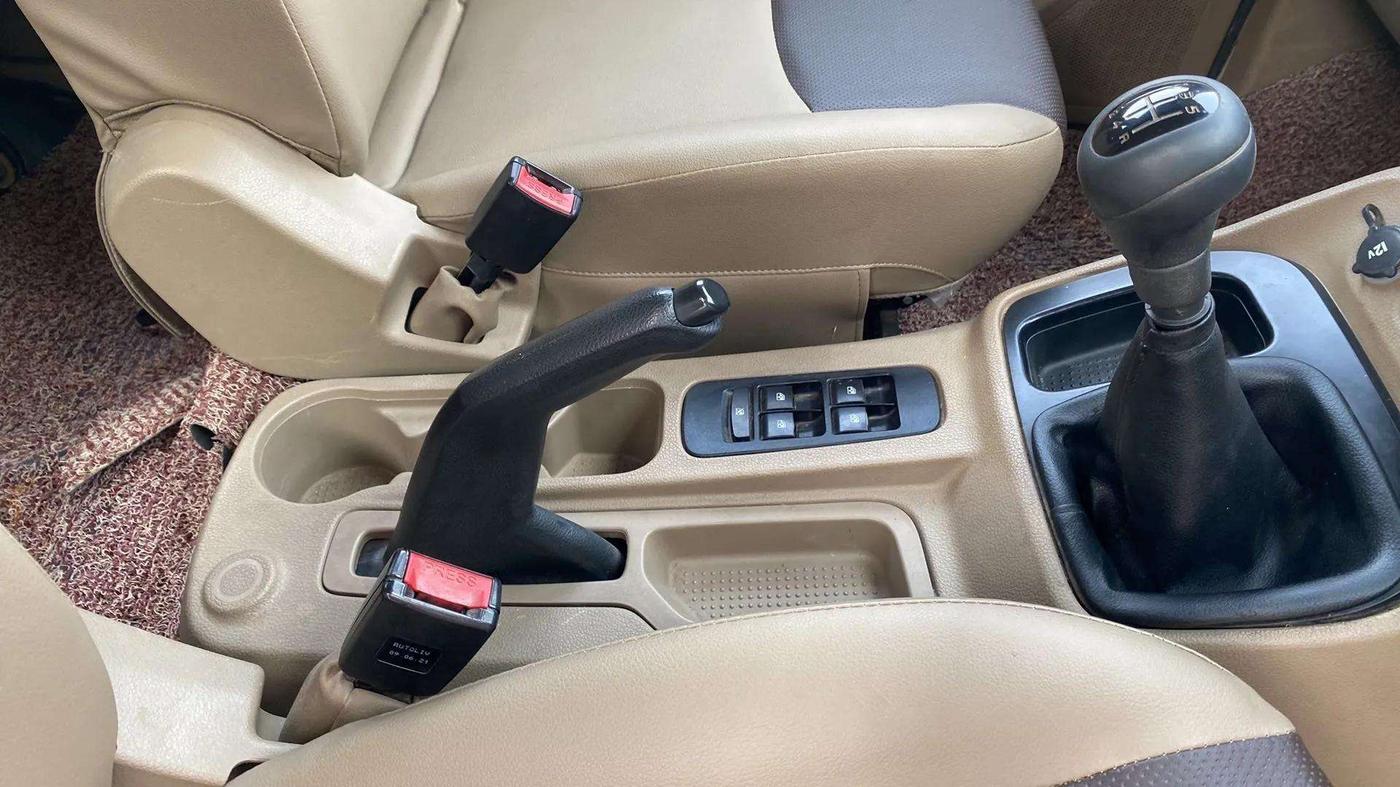 2021 Mahindra BOLERO NEO N 4, Diesel, Manual, 28,331 km, Gear Lever