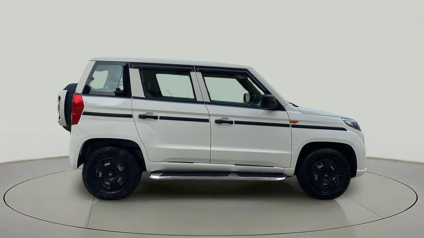 2021 Mahindra BOLERO NEO N 4, Diesel, Manual, 28,331 km, Right Side View