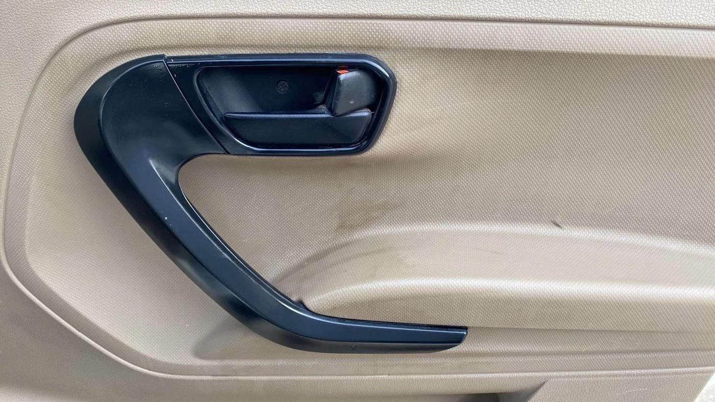 2021 Mahindra BOLERO NEO N 4, Diesel, Manual, 28,331 km, Driver Side Door Panels Control