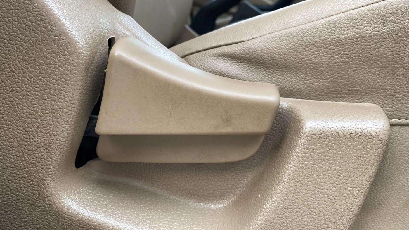 2021 Mahindra BOLERO NEO N 4, Diesel, Manual, 28,331 km, Driver Side Adjustment Panel