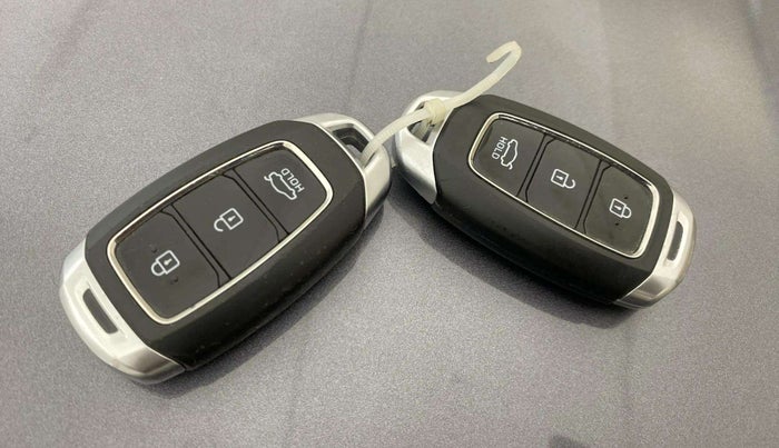 2019 Hyundai Verna 1.6 VTVT SX (O) AT, Petrol, Automatic, 33,280 km, Key Close Up