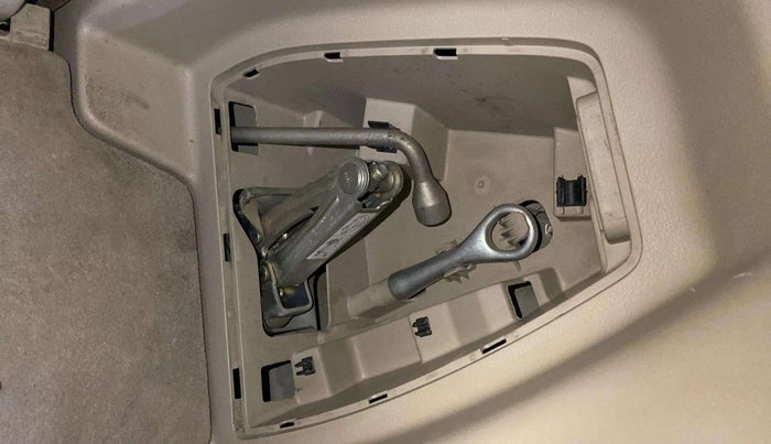 2020 Maruti Ertiga ZXI SHVS, Petrol, Manual, 74,250 km, Dicky (Boot door) - Tool missing