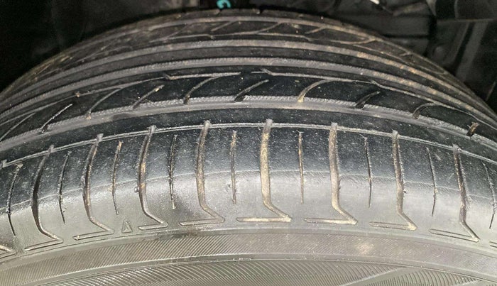 2016 Maruti Vitara Brezza ZDI PLUS, Diesel, Manual, 79,674 km, Right Front Tyre Tread