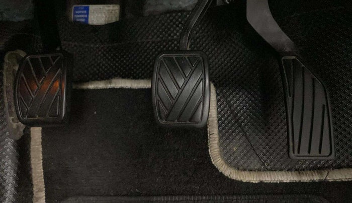2016 Maruti Vitara Brezza ZDI PLUS, Diesel, Manual, 79,674 km, Pedals