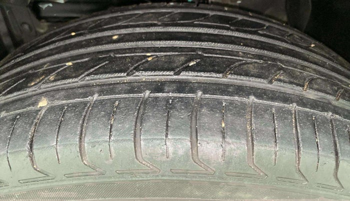 2016 Maruti Vitara Brezza ZDI PLUS, Diesel, Manual, 79,674 km, Left Front Tyre Tread