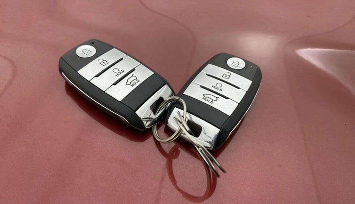 2021 KIA SONET HTX 1.0 IMT, Petrol, Manual, 65,838 km, Key Close Up