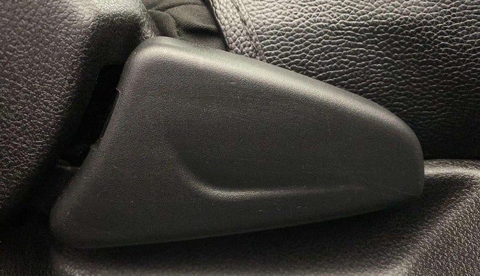 2018 Renault Kwid RXT 1.0 AMT (O), Petrol, Automatic, 51,757 km, Driver Side Adjustment Panel